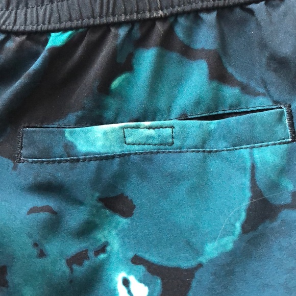 LIKE NEW! Fabletics Carrie Short - Picture 8 of 12